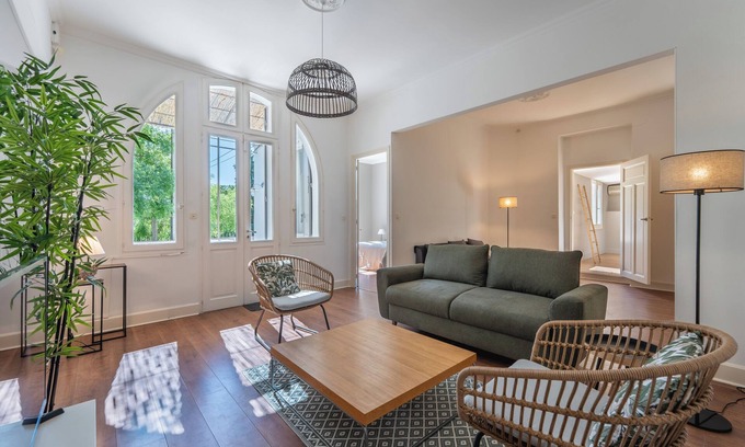 Villeneuve-les-Avignon Casa | Casa con Aire Acondicionado y Espacio Exterior – Cerca del Centro de Aviñón !