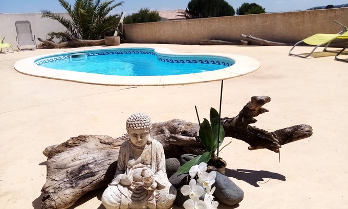 Pont-Saint-Esprit Villa | Villa con aire acondicionado, piscina privada climatizada y vallada.
