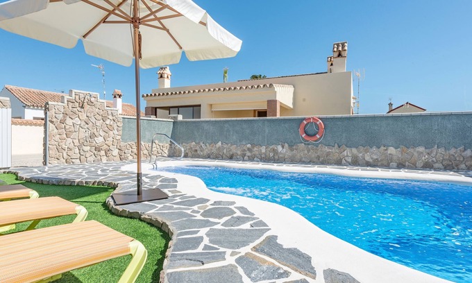 Zahora Casa | Aire acondicionado Apartamento cerca de la playa con piscina, terraza, jardín y Wi-Fi