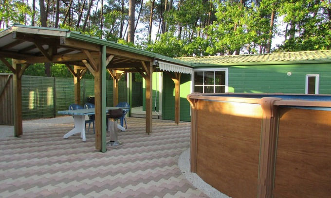 Soulac-sur-Mer Chalet De Esquí | Air-conditioned chalet, heated swimming pool, pets allowed