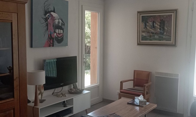 La Crau Apartamento | Air-conditioned ground floor apartment with balcony, small garden and terrace