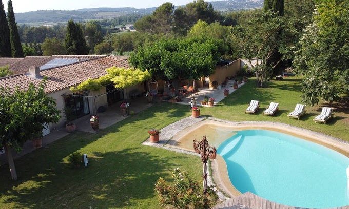 Ventabren Villa | Casa luminosa con aire acondicionado , muy grande Jardin piscina, 8mn AIX