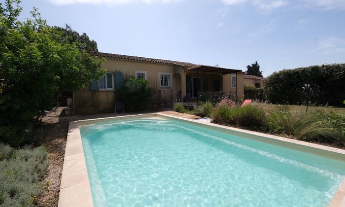 Mouries Chalet De Esquí | Air-conditioned house with pool Mouries Alpilles 4 pax