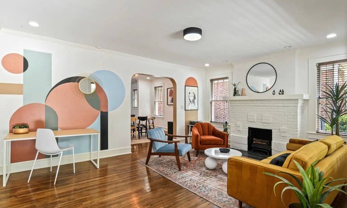 Edgewood Casa | Airbnb.com/p/DesignedByDom - Over 425 Reviews