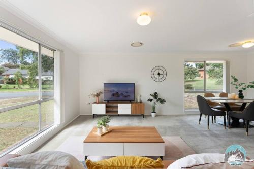 Marayong Casa | Aircabin - Marayong - Convenient - 3 Beds House