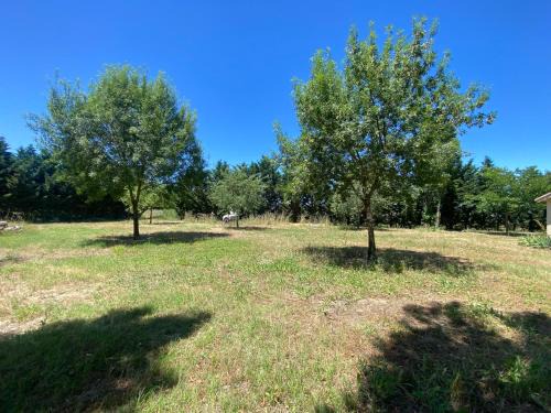Fabregues Otro | Aire d accueil pour camping cars dans un domaine agricole