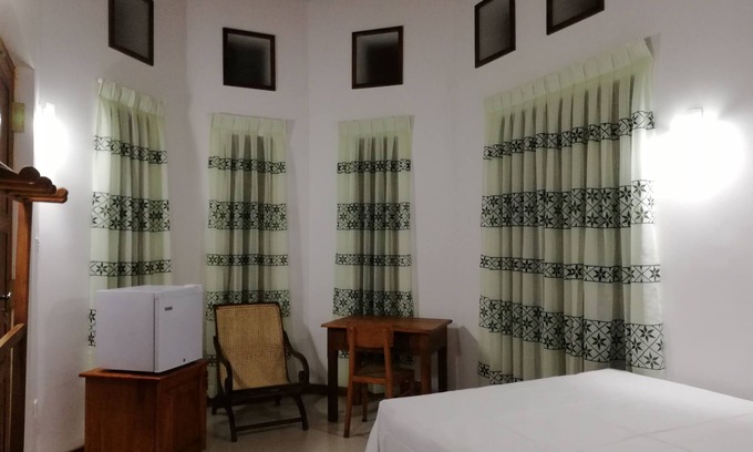 Negombo Cama Y Desayuno | Aeropuerto 10 minutos en coche y sala limpia.