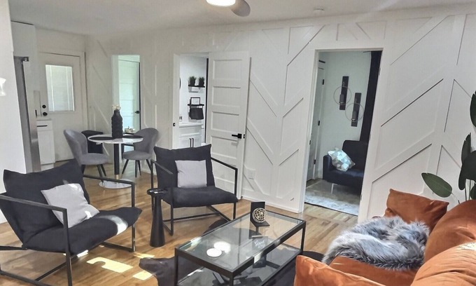 College Park Casa | AIRPORT LOUNGE INN