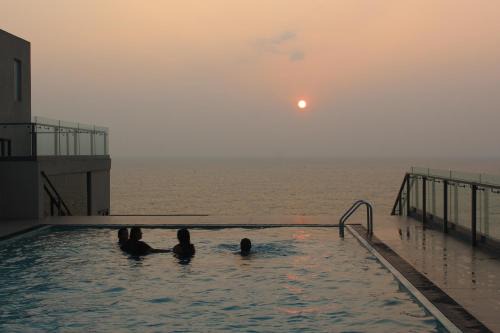 Negombo Apartamento | Airport Luxury Ocean Condos