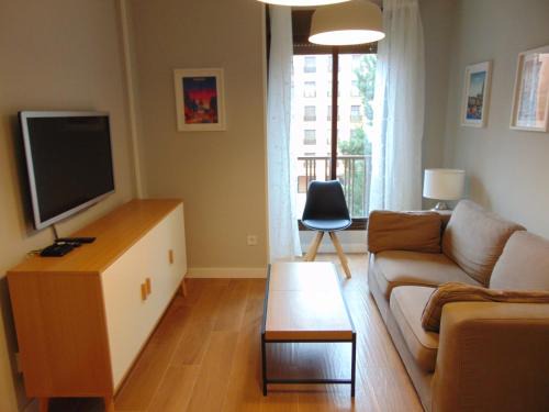 Rejas Apartamento | Airport Madrid Plenilunio suites beige