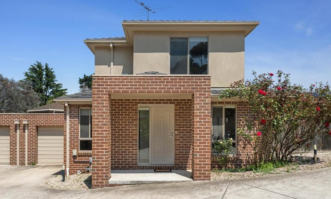 Airport West Casa | Airport West Stunner by Ready Set Stay