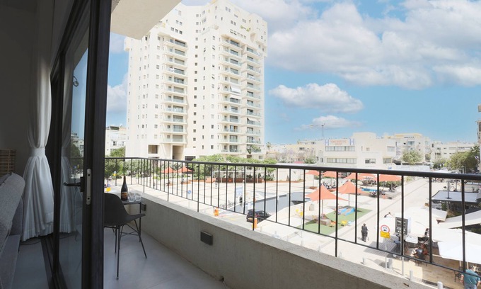 Old North Apartamento | AirTLV-Bazel Apartment With Balcony