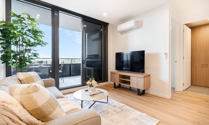 Heidelberg Heights Apartamento | Airy 1BR Ivanhoe apt with Balcony & FREE parking
