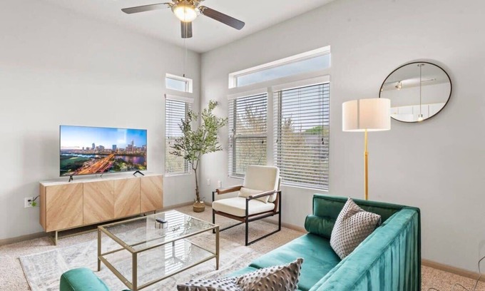 Montopolis Apartamento | Airy 2BR king suite, fast WiFi, 8 min to Downtown