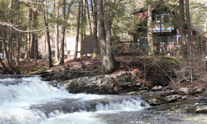 Kerhonkson Casa | Airy 3BR on the banks of a roaring creek