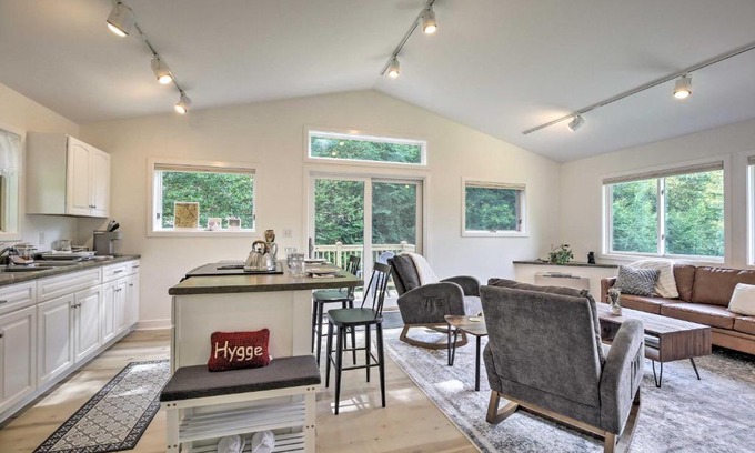 Jeffersonville Apartamento | Airy and Bright Hideaway Near Smugglers Notch!
