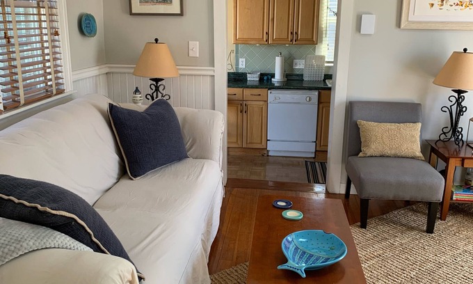 Provincetown Condominio | Aireado, luminoso y encantador en West End!