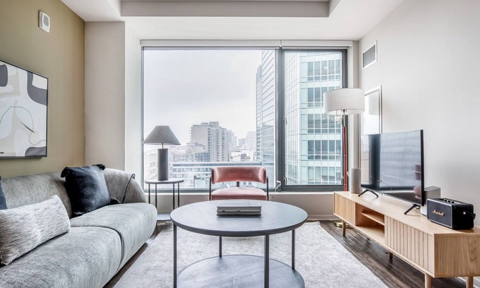 Theatre District Apartamento | Airy Chinatown/Theater District 2BR w/ Gym & W/D, nr T, by Blueground