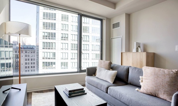 Theatre District Apartamento | Airy Chinatown/Theater District 1BR w/ Gym & W/D, nr T, by Blueground