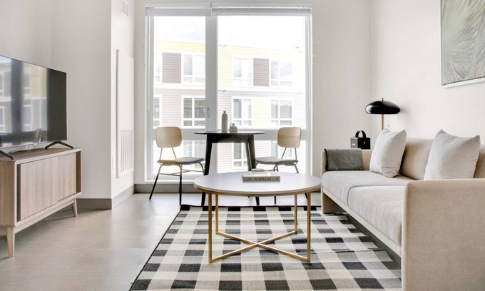 Forest Hills - Woodbourne Apartamento | Airy Jamaica Plain Studio w/ Gym & W/D, near Orange Line, by Blueground