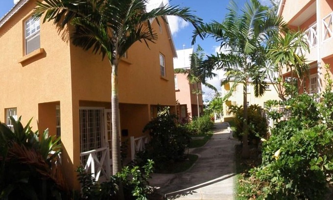 Fitts Village Villa | Villa de lujo con aire acondicionado y vistas al mar de 2 dormitorios con piscina compartida