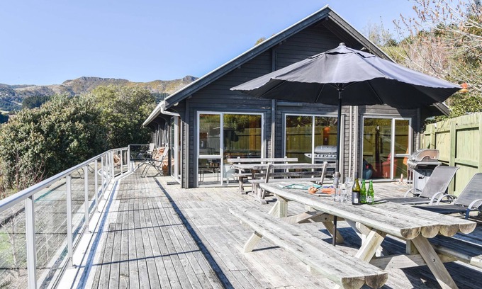 Akaroa Casa | AKAROA ESCAPE - AKAROA HOLIDAY HOME, family friendly in Akaroa