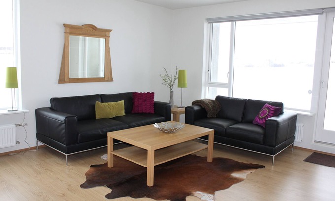 Akureyri Apartamento | Akureyri - hermosa, totalmente equipada con vistas a la montaña