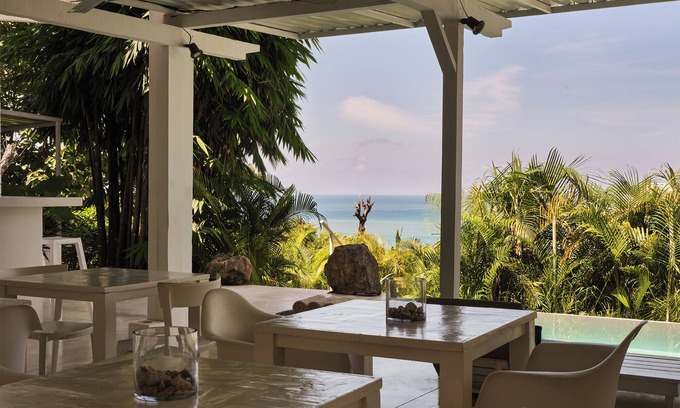 Playa Santa Teresa Apartamento | Akwa Ocean View Room w/shared pool steps to beach
