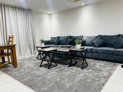 Al Jubail Apartamento | AL HUWAILAT 3 BED ROOM DELUX APPARTMENT b