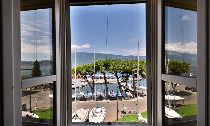 Bogliaco Apartamento | Al Porto Vecchio by Theater Home - with parking space and marvellous lake view