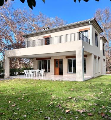 Villa San Lorenzo Casa | Al Puente y Palo - Casa de Piedra