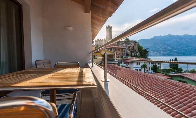 Malcesine Old Town Apartamento | Al vecchio frantoio in the center of town with beautiful lake views, near beach