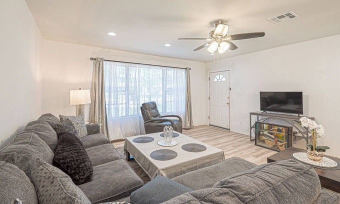 Shearer Hills - Ridgeview Casa | QUARRY HOMESTYLE BEAUTY GREAT CENTRAL LOCATION, KIDDOS, & FURRY PET FRIENDLY