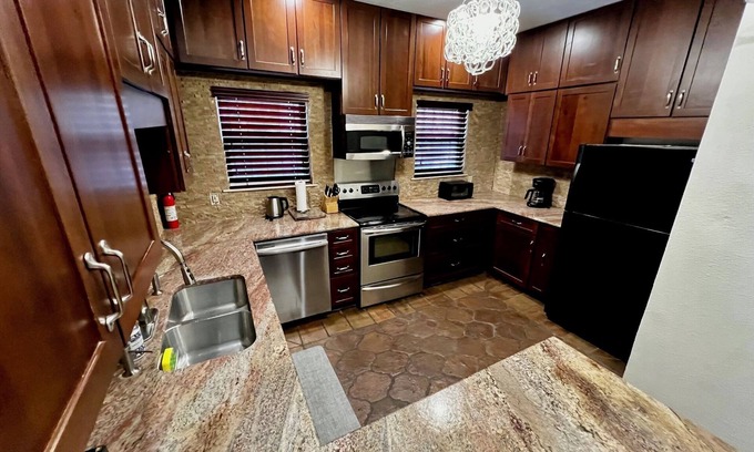 Alamo Heights Casa | Alamo Heights townhouse centrally located near airport and downtown
