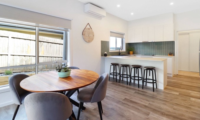 Belmont Casa | Alanas Place Modern Townhouse