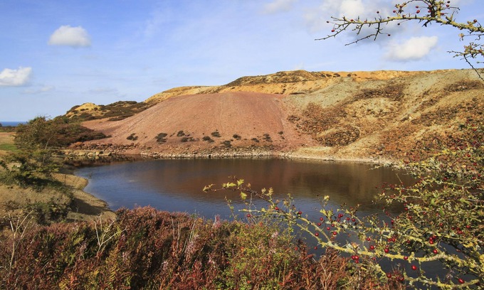 Rhosybol Cabaña | ALAW VIEW, family friendly, with hot tub in Amlwch
