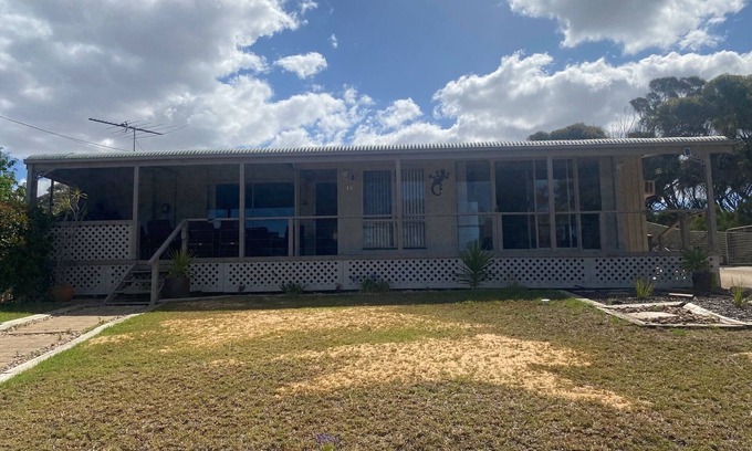 Port Vincent Casa | Alba - Stunning sea views, Free WiFi! Off peak special!