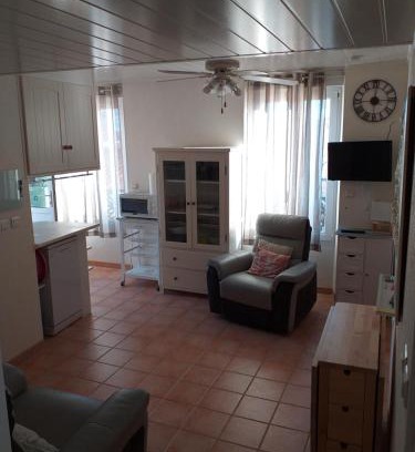 Salses-le-Chateau Apartamento | ALBASUD - Appartement meublé avec terrasse - Salses le Chateau 66