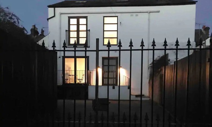 St Albans Casa | Albion Mills Amalgamation Living, Spacious 4 Bed 4 Bathroom & Mezzanine Office