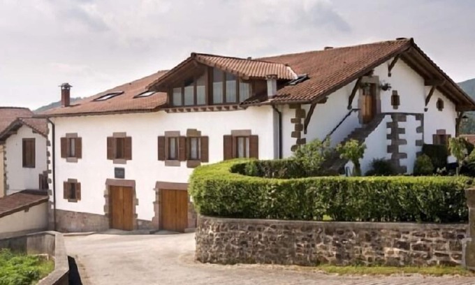 Ultzama Cabaña | Casa rural tradicional en Ultzama: 7 habitaciones dobles con baño y mucho MÁS