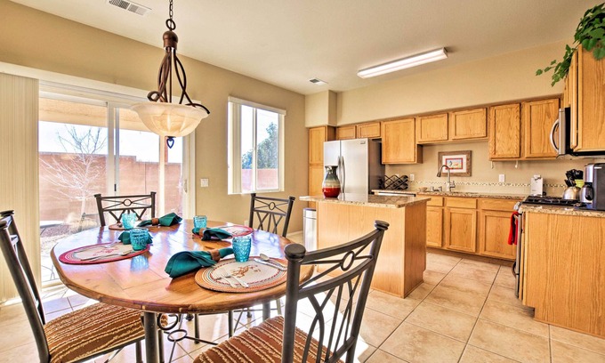 Northeast Heights Condominio | ¡NUEVO! Albuquerque Condo w / Yard - 9 Mi. al casco antiguo!