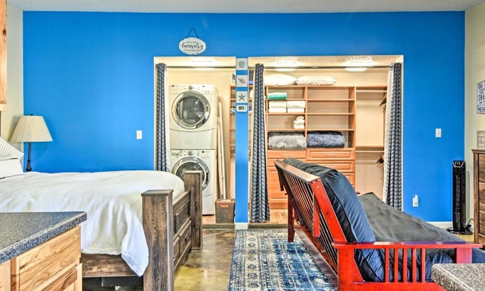 North Albuquerque Acres Apartamento | Albuquerque Studio with Shared Pool and Fire Pit!