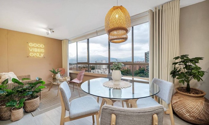 La Aguacatala Apartamento | Alcazar 1103 · Luxe Apt in Oviedo w/ city view, 1AC by HOUSY HOST