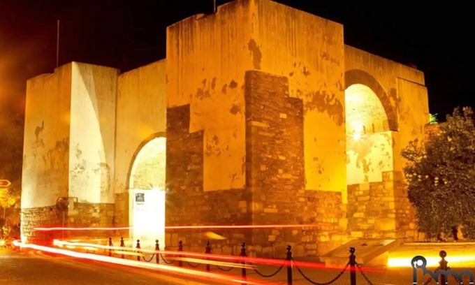 Se Casa | 'Alcova do Arco' inside IX century City Walls at Old Town nearby 4 islands