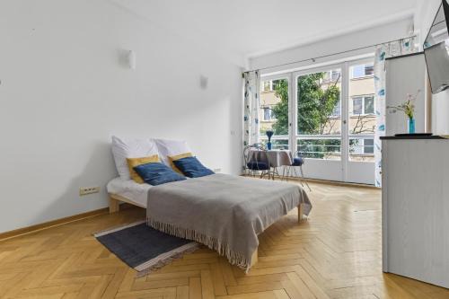 Srodmiescie Południowe Apartamento | Aleja Przyjaciół Śródmieście Warszawa by Solarento