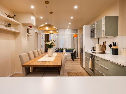 Mitte Apartamento | ALEXA Spacious Design Apart up to 10 persons - Parking - Superfast Wifi