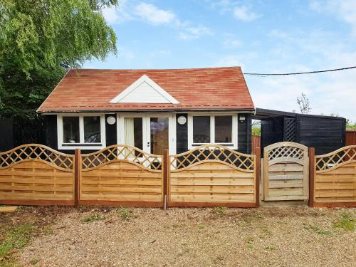 Tilney Fen End Casa | Algwen Cabin