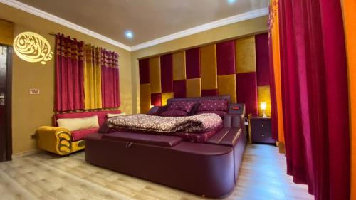 Bhurban Apartamento | ALI Luxury & Executive Apartments & Cottages Near PC Bhurban - Cooling & Heating Inverter-Gas Blow Heater-Full Kitchen-Mountain View-Lawn-Play Area-55 inches LED-WIFI-Lift- Free Breakfast