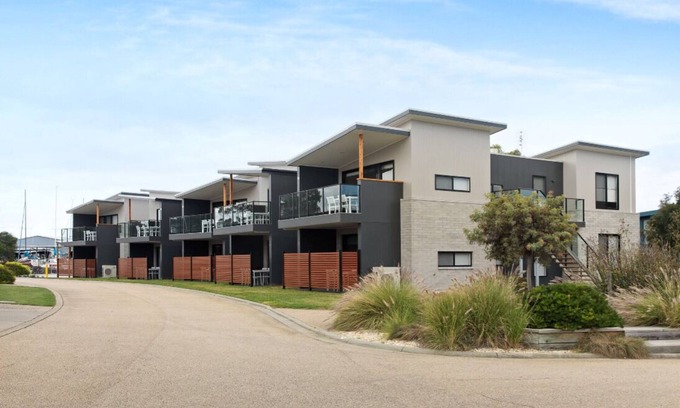 Paynesville Apartamento | All Accessible Apartment - Captains Cove Luxury Apartments
