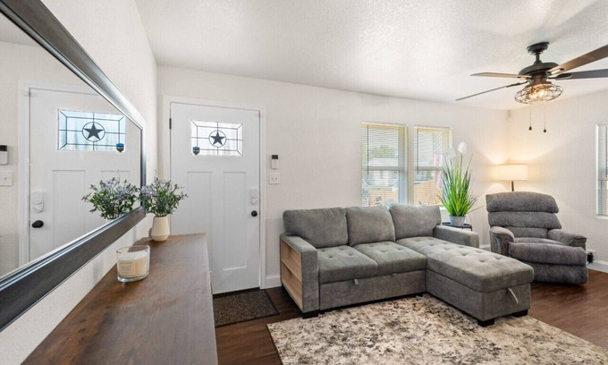 Wichita Falls Casa | All American Bungalow